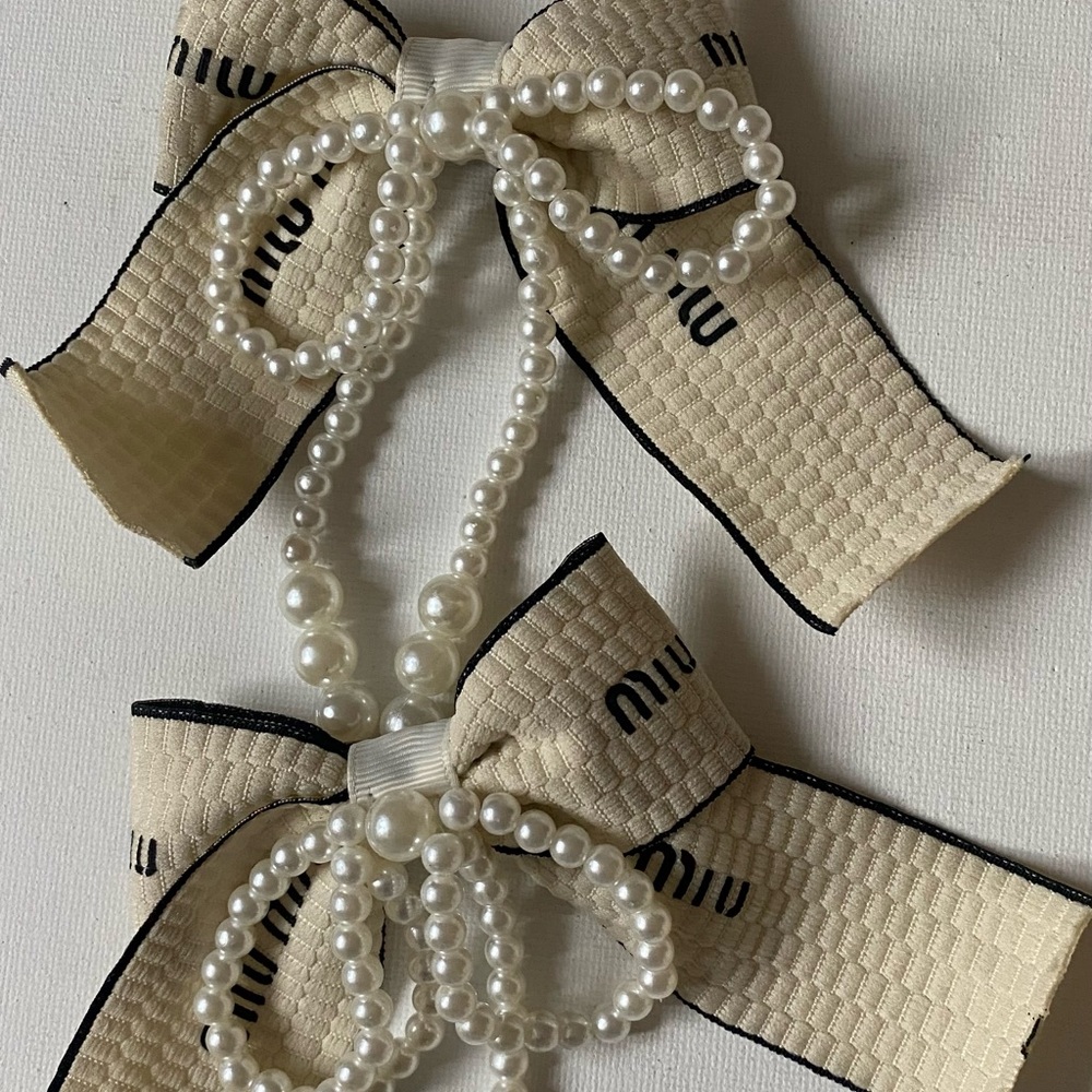 Miu Miu Cream Bow Hair Clips with Pearl Strands - Picture 4 of 6